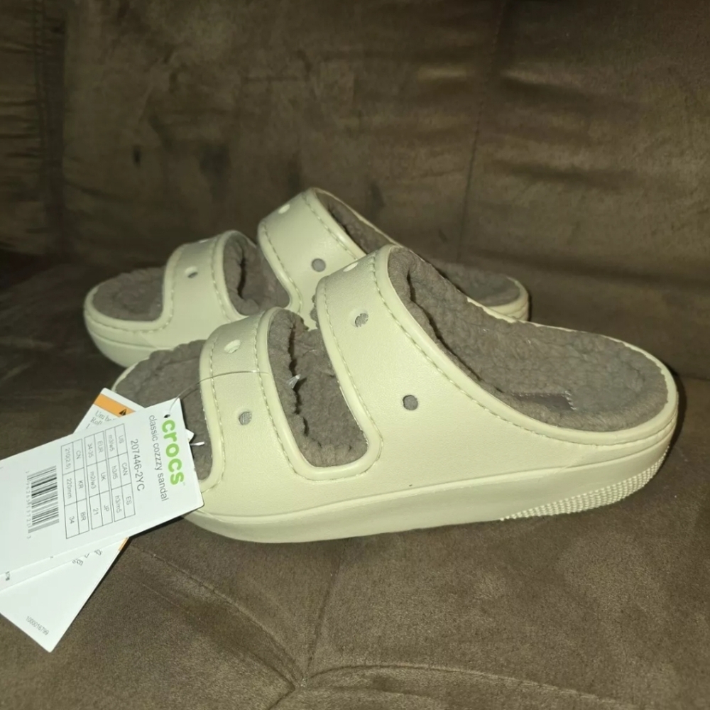 Women Crocs Classic Cozzzy Sandal Slides Sherpa Lined Sz 5